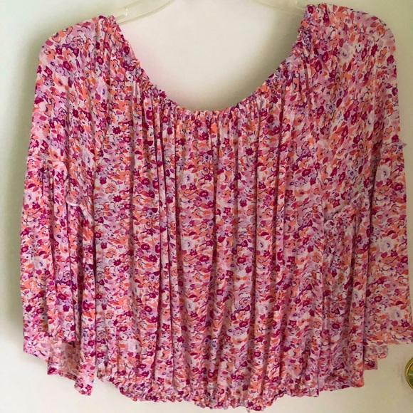 Forever 21 Tops - 💖PRETTY FOREVER 21 crop summer top size large. 💖